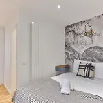 Urban Flat 99 - Spacious 6 Bdr In Paryż