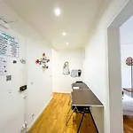Urban Flat 99 - Spacious 6 Bdr In
