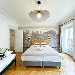 Urban Flat 99 - Spacious 6 Bdr In Paryż