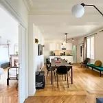 Urban Flat 99 - Spacious 6 Bdr In * Paryż