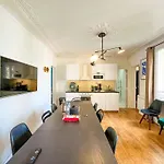 Apartament Urban Flat 99 - Spacious 6 Bdr In