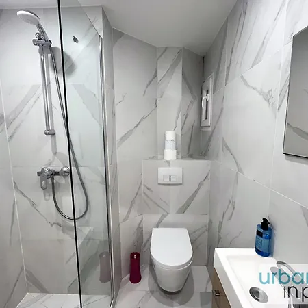 Urban Flat 99 - Spacious 6 Bdr In *