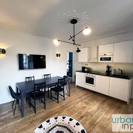 Urban Flat 99 - Spacious 6 Bdr In * باريس