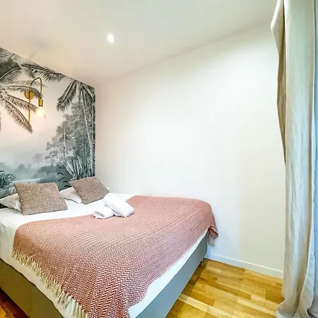 Urban Flat 99 - Spacious 6 Bdr In Lägenhet