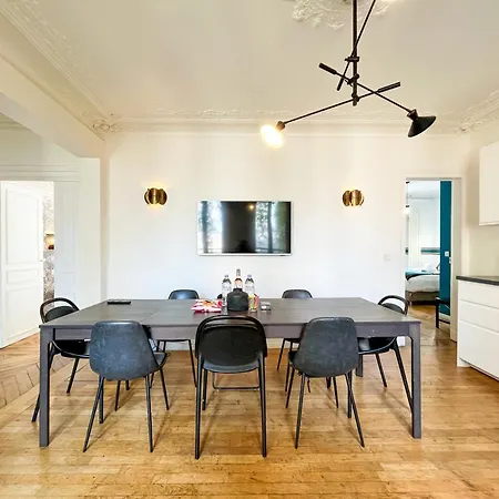 Urban Flat 99 - Spacious 6 Bdr In Lägenhet Paris